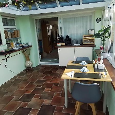 Bed and Breakfast Monterey Pines Хелстон Экстерьер фото