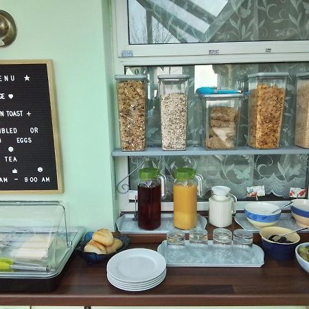 Bed and Breakfast Monterey Pines Хелстон Экстерьер фото
