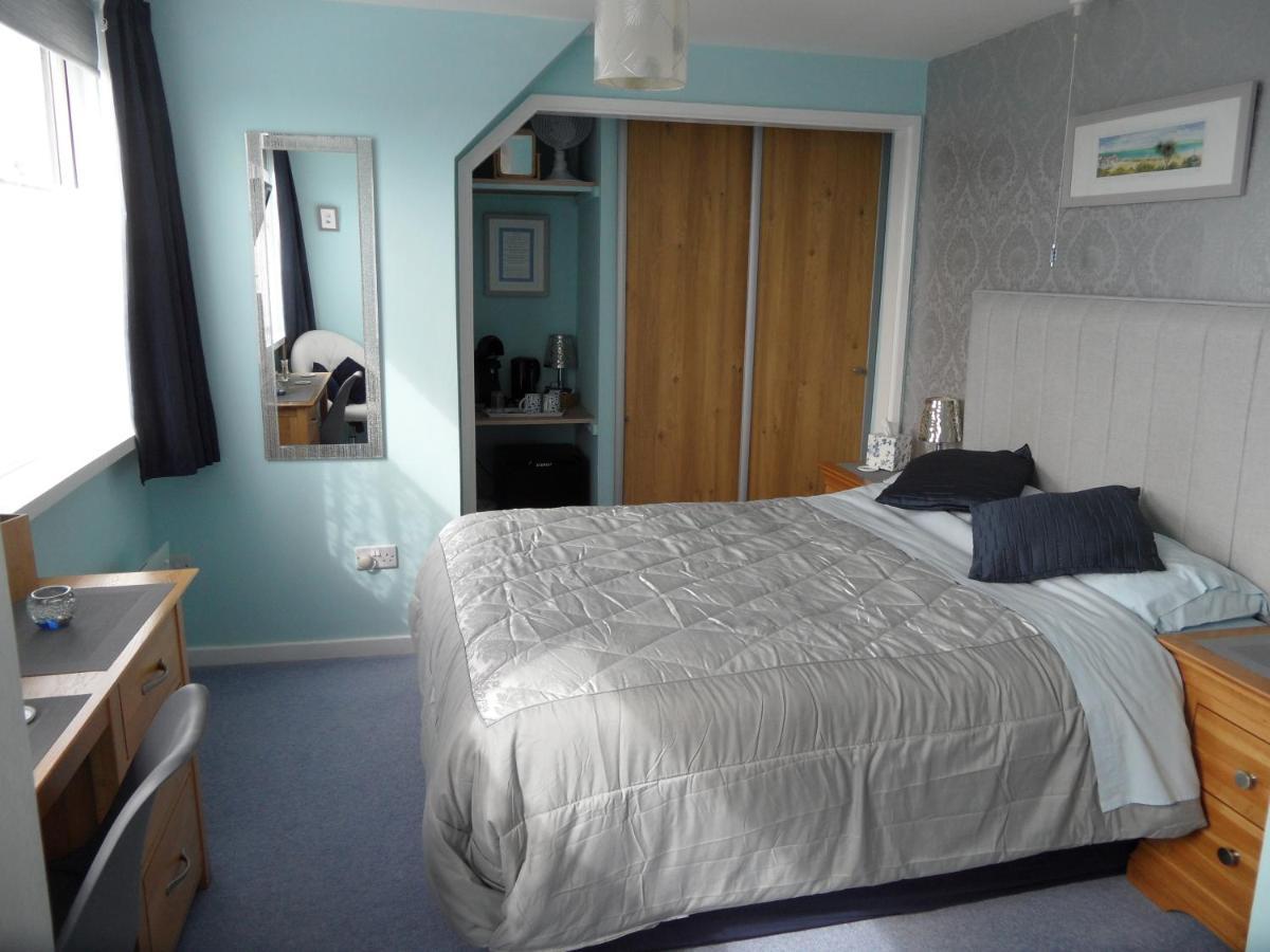 Bed and Breakfast Monterey Pines Хелстон Экстерьер фото