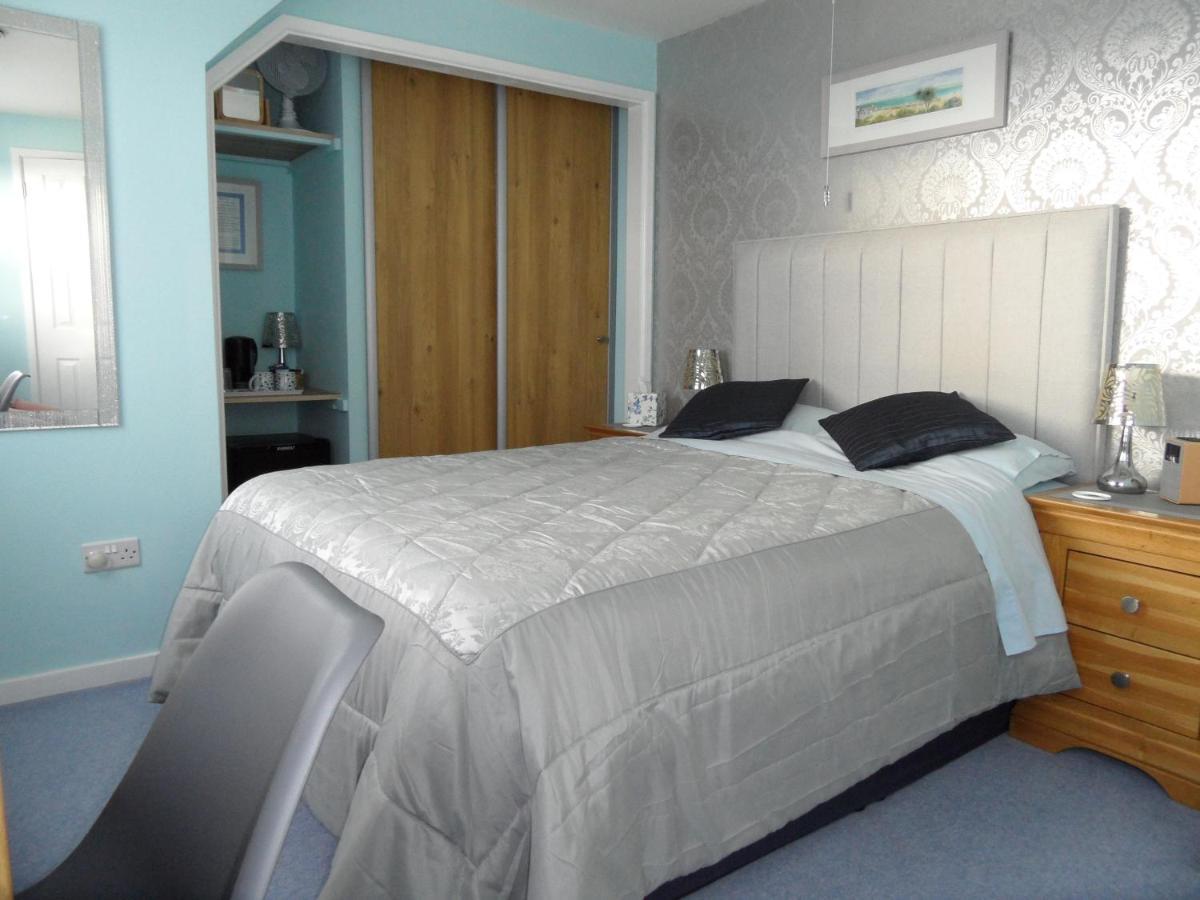 Bed and Breakfast Monterey Pines Хелстон Экстерьер фото