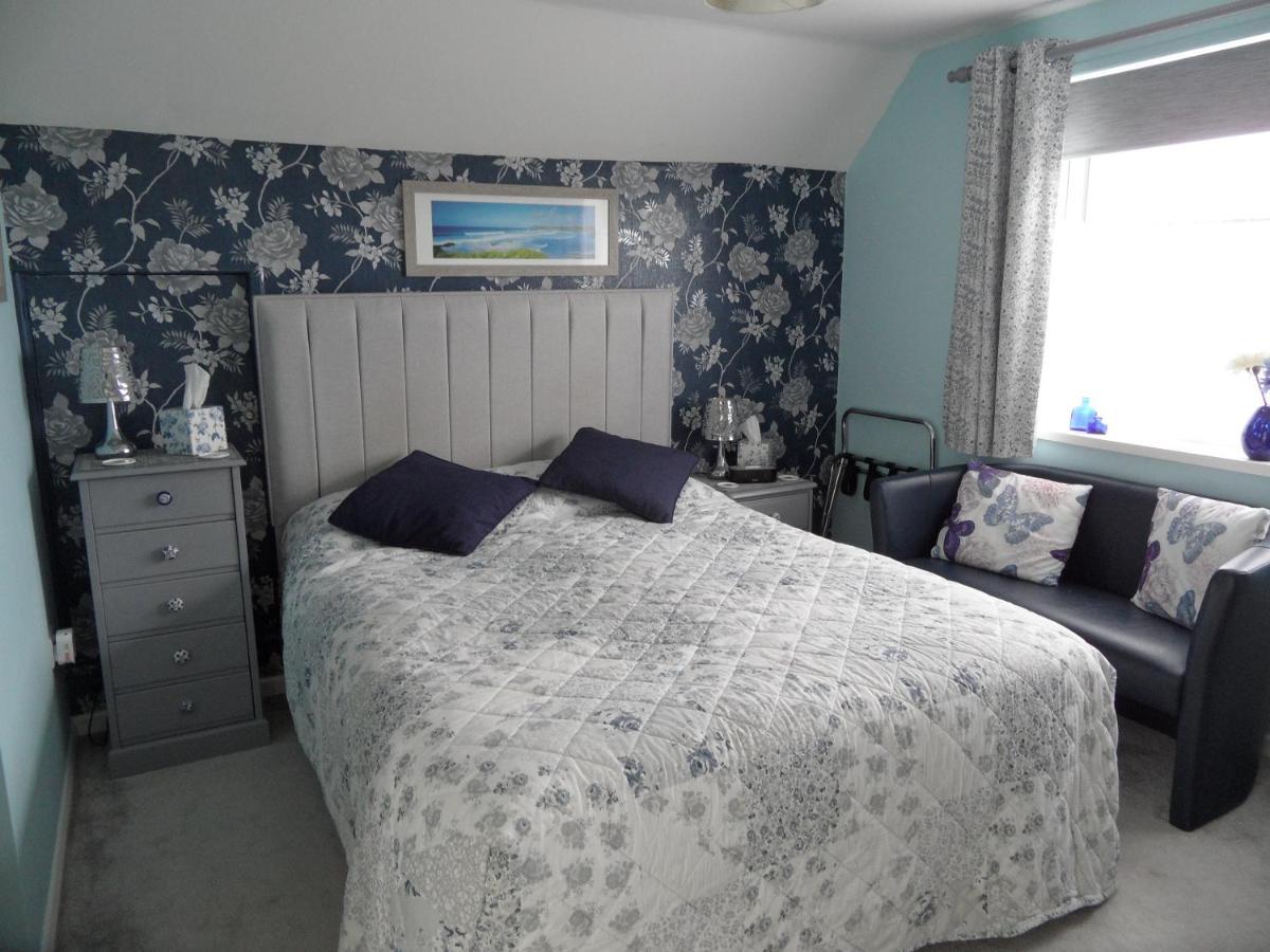 Bed and Breakfast Monterey Pines Хелстон Экстерьер фото