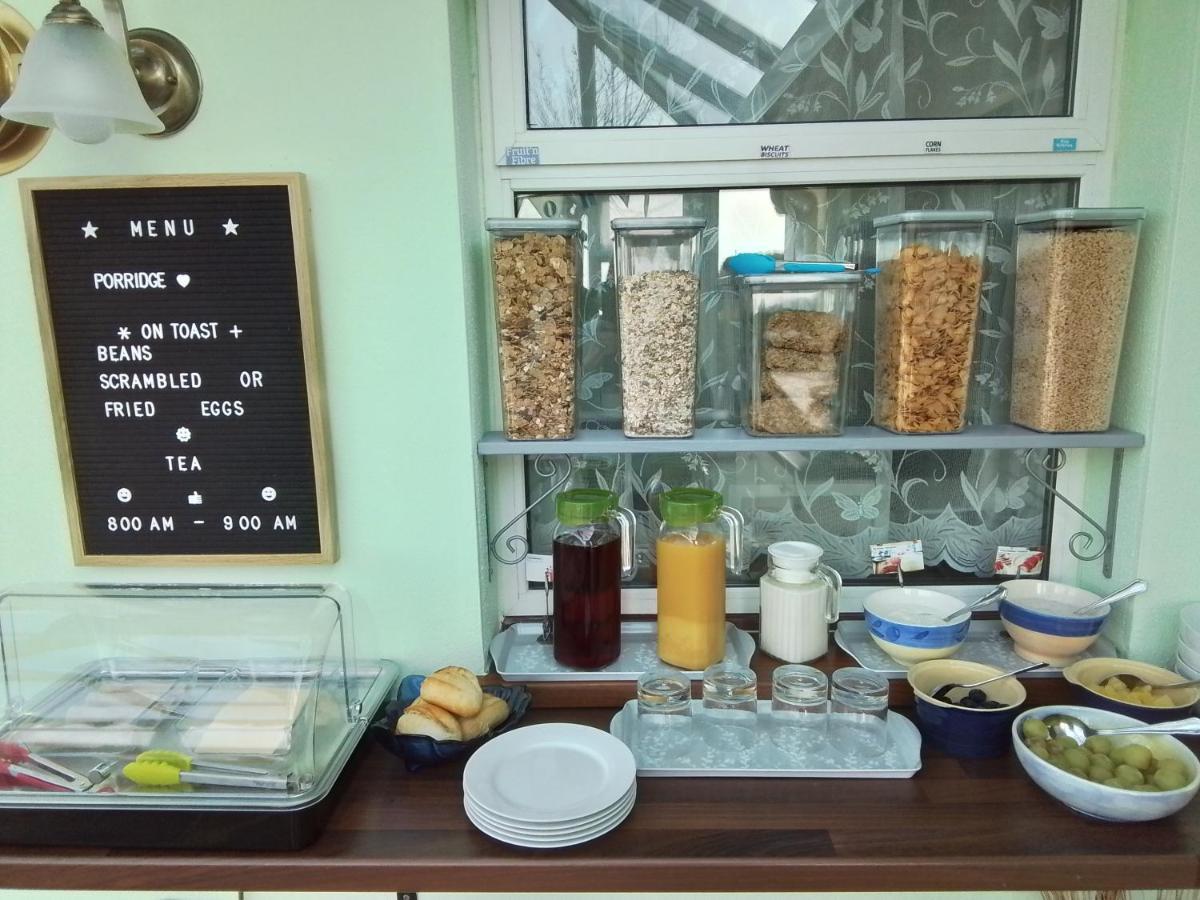 Bed and Breakfast Monterey Pines Хелстон Экстерьер фото