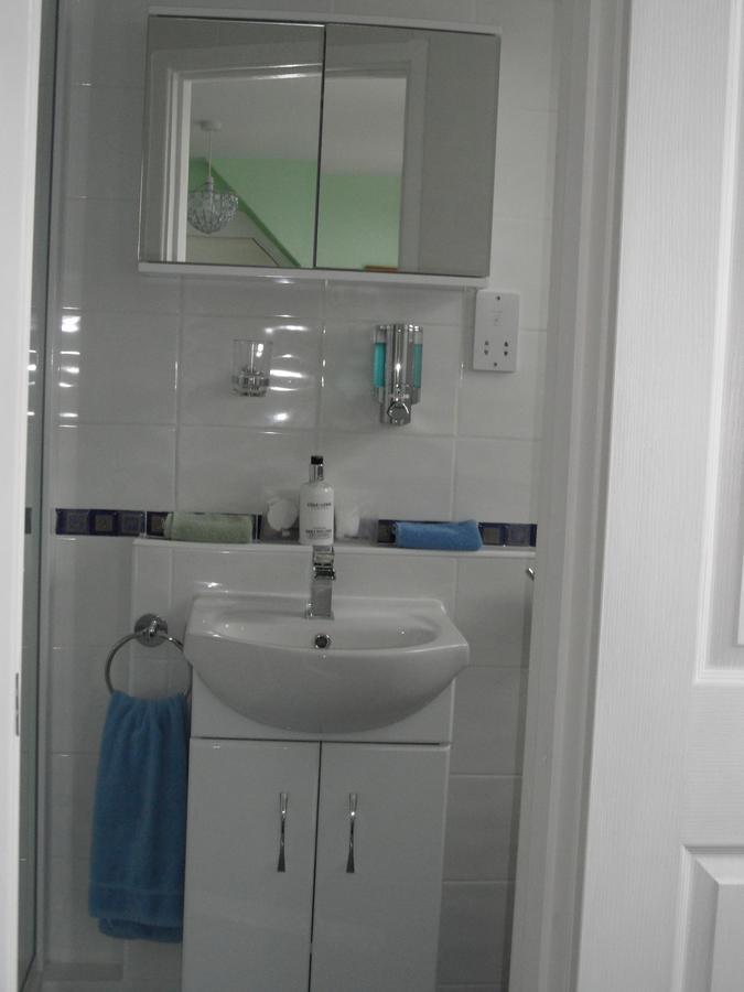 Bed and Breakfast Monterey Pines Хелстон Экстерьер фото