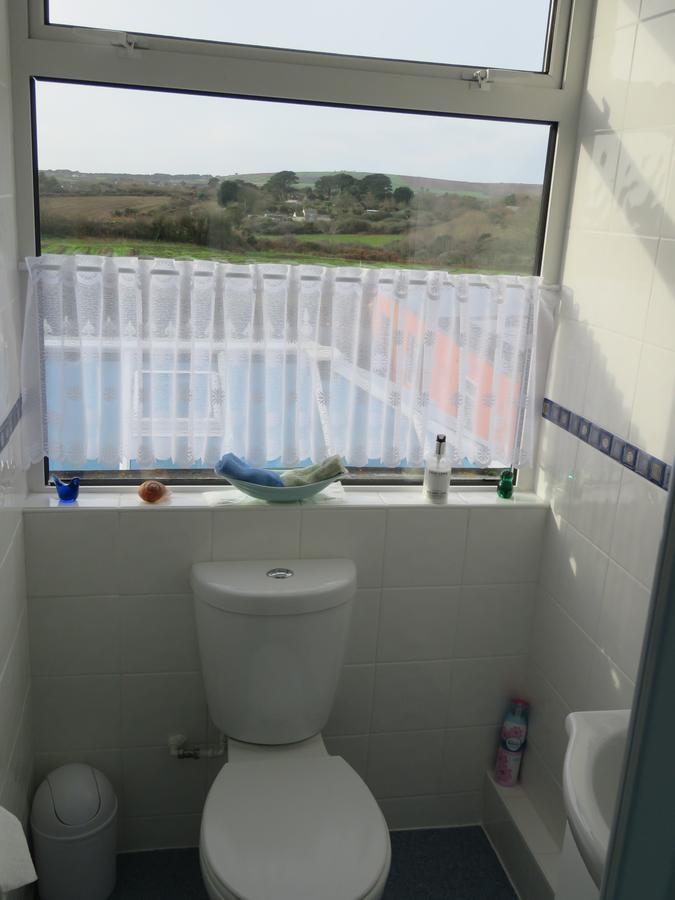 Bed and Breakfast Monterey Pines Хелстон Экстерьер фото