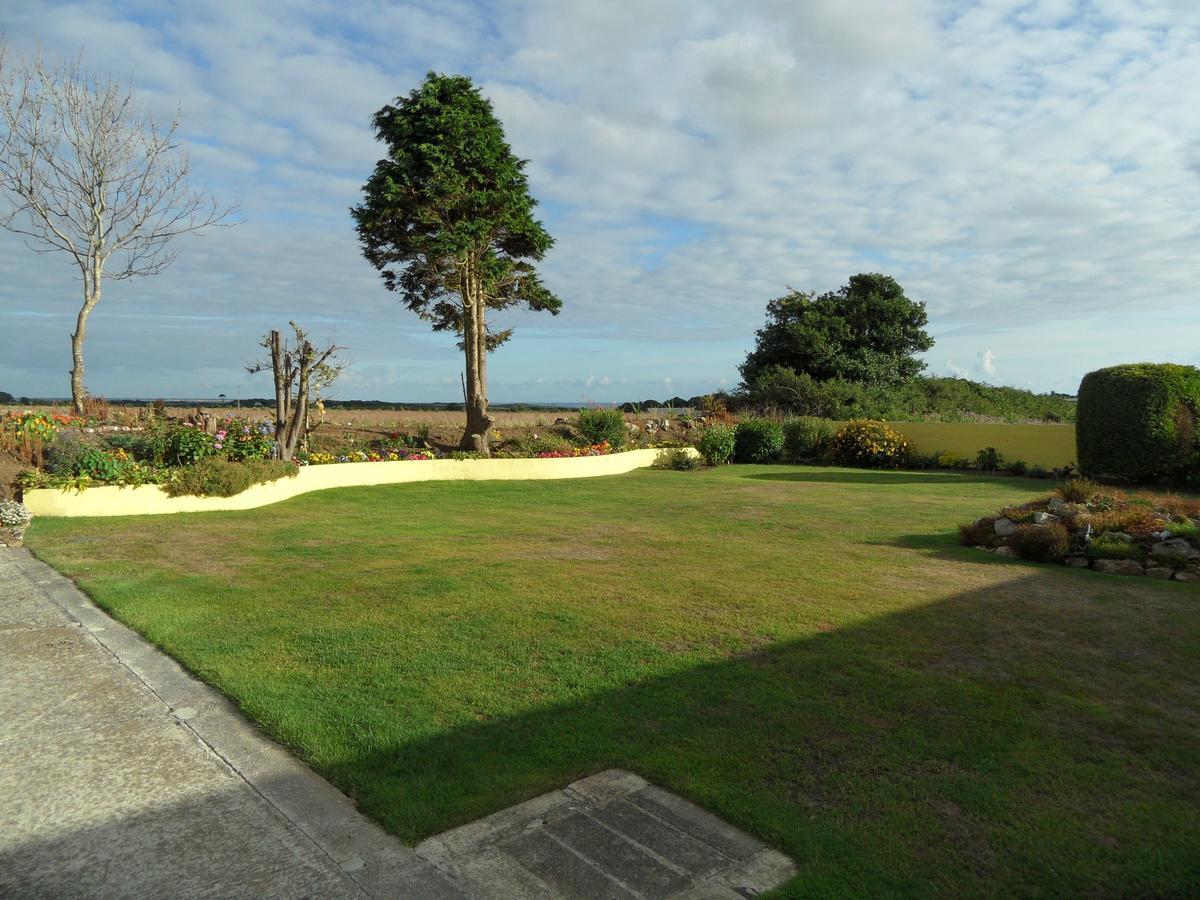 Bed and Breakfast Monterey Pines Хелстон Экстерьер фото
