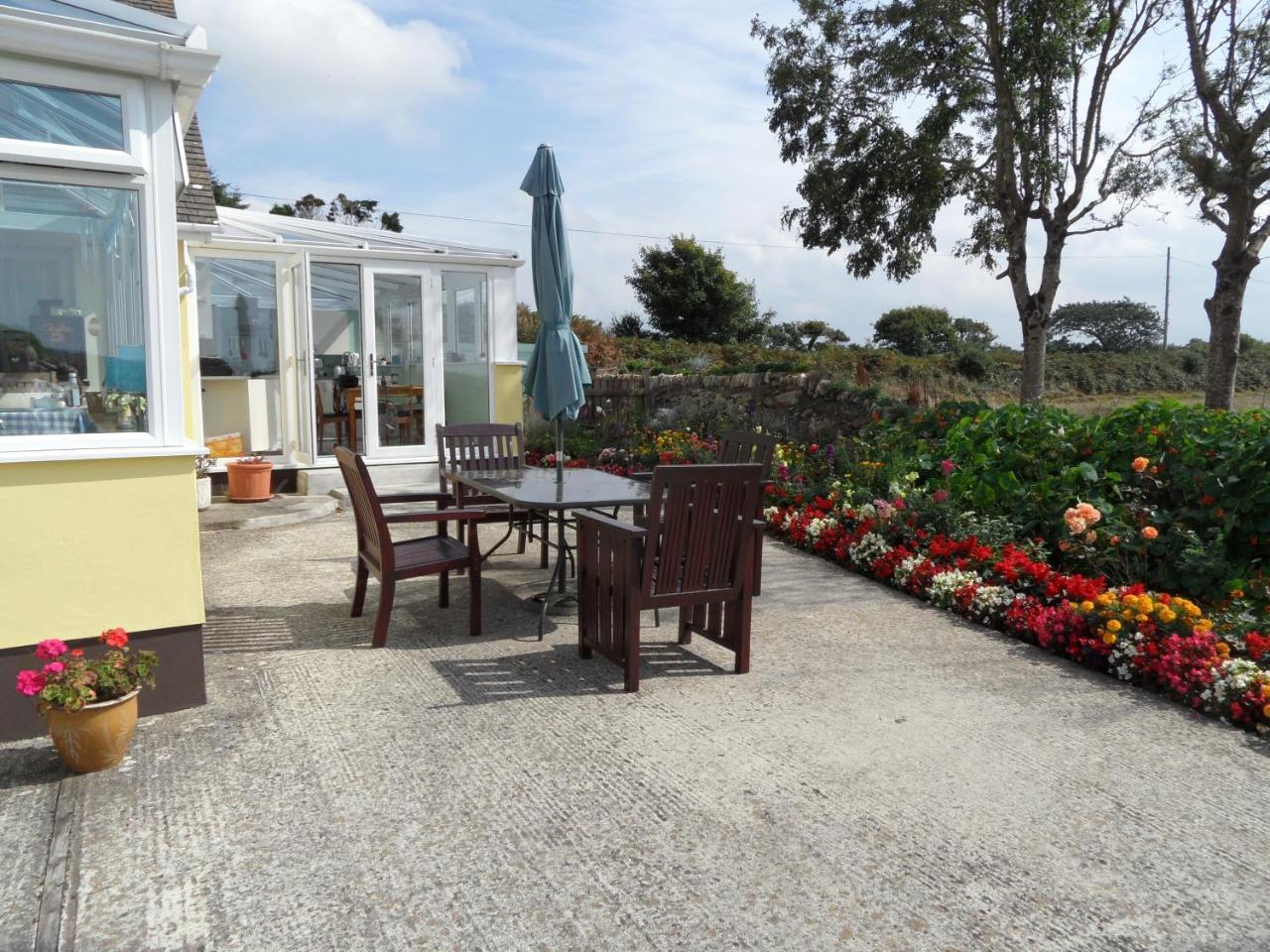 Bed and Breakfast Monterey Pines Хелстон Экстерьер фото