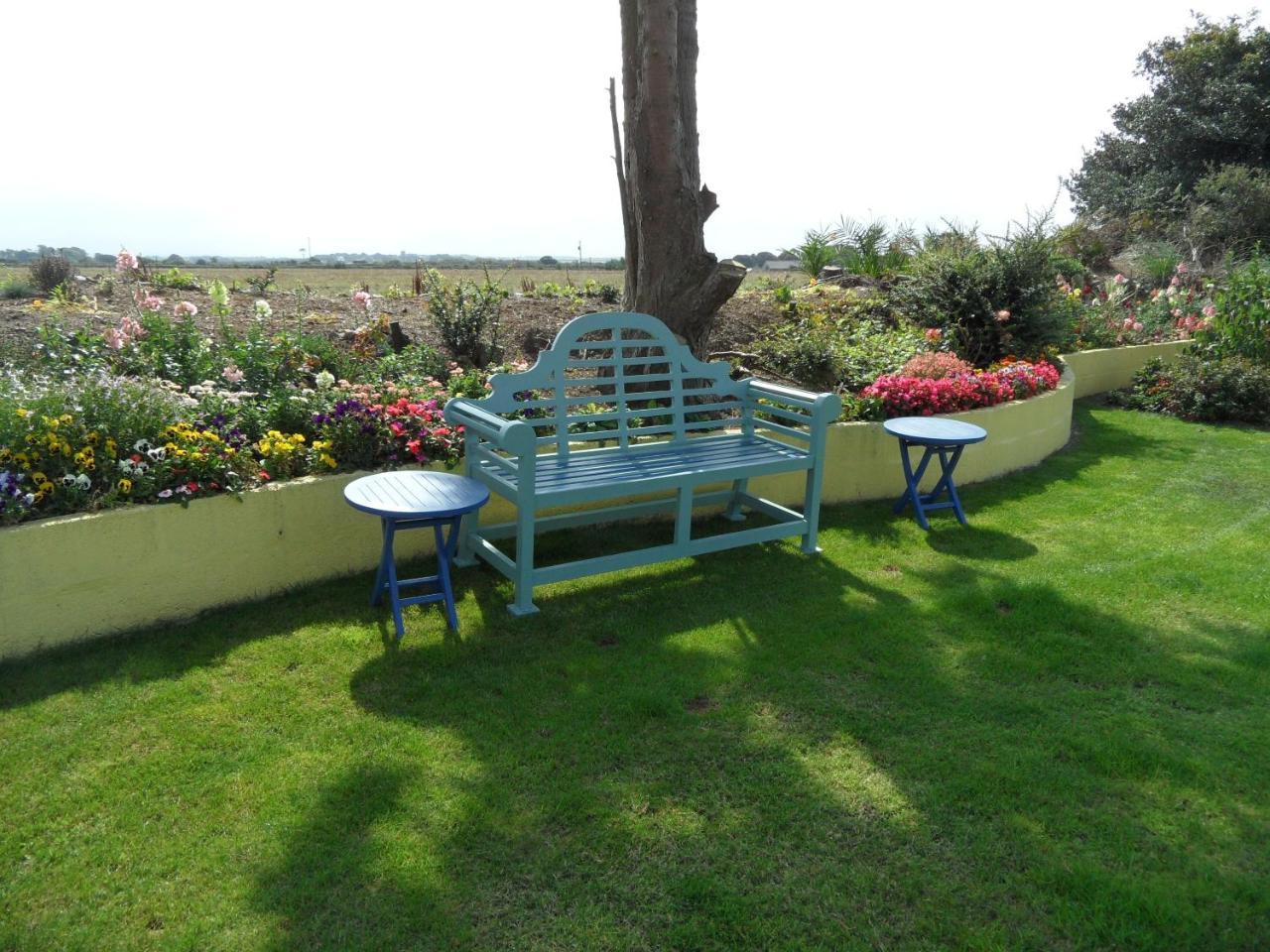 Bed and Breakfast Monterey Pines Хелстон Экстерьер фото